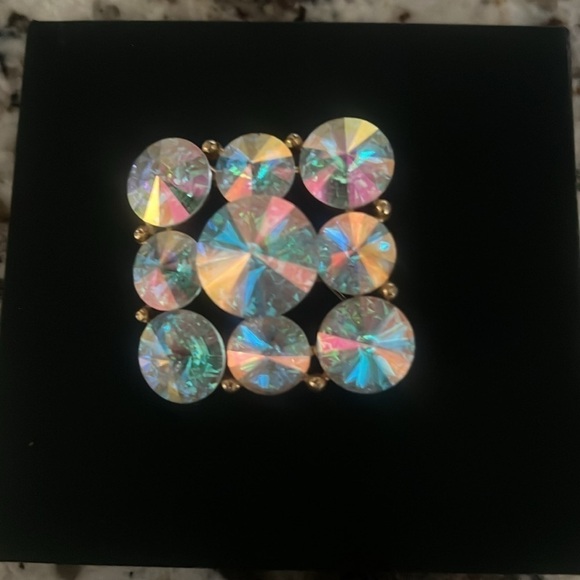 Vintage Weiss Aurora Borealis Rhinestone Brooch – Mid-Century Sparkle - Picture 4 of 17